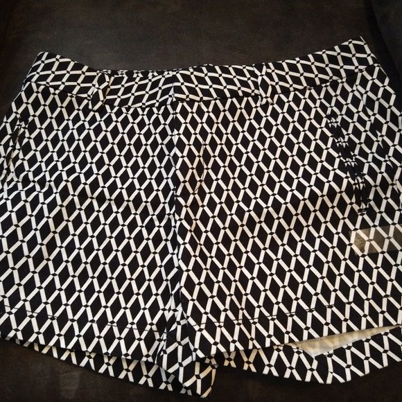 STYLUS Pants - BNWT - STYLUS BLACK & WHITE PATTERN SHORTS - SIZE 6 - EXCELLENT CONDITION